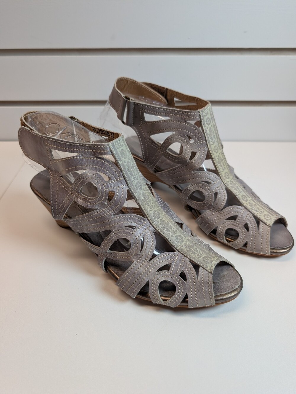 L'Artiste Spring Step Flourish Silver Leather Gladiator Wedge Sandals EU37/6 1/2